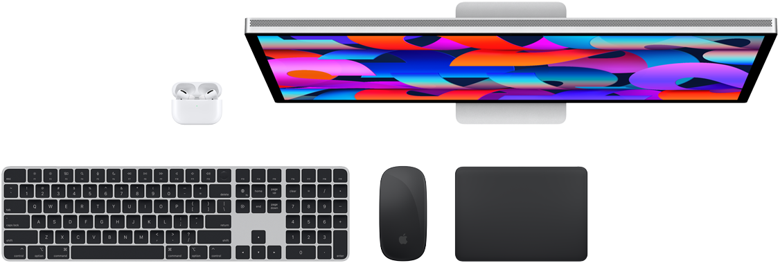 AirPods, Studio Display, Magic Keyboard, Magic Mouse og Magic Trackpad sett ovenfra